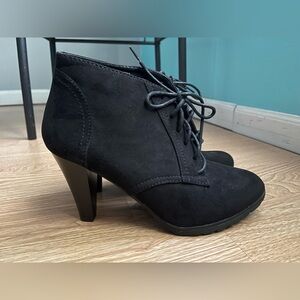 Women’s White Mountain Booties - Size 10